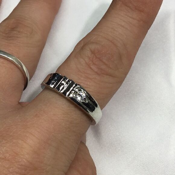 Unique Ridges Wedding Band (H15) - Picture 1 of 5